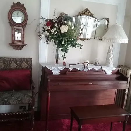 Hanover House Bed And Breakfast-2